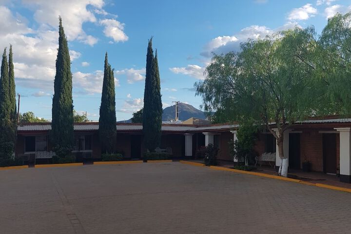 Exterior of Motel Colonial