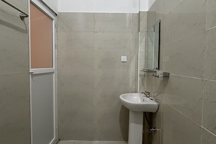 Room 8 of 11