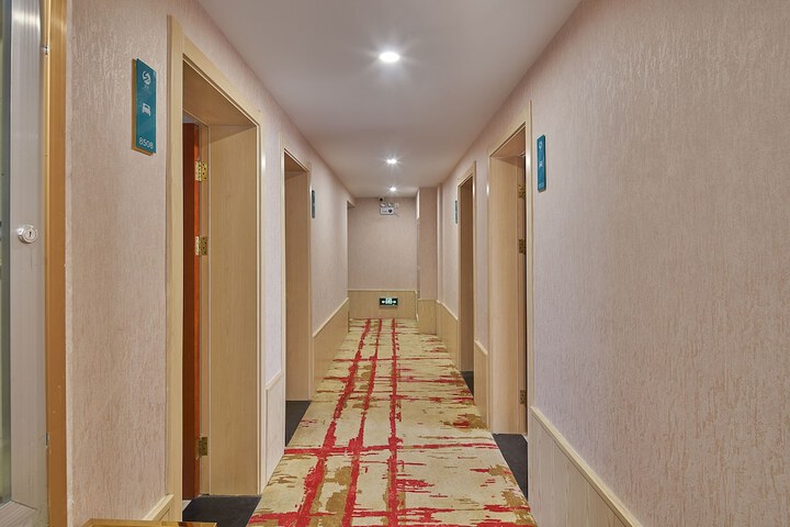 Ballroom/Hall 55 of 60