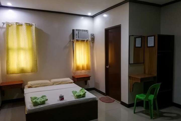 Room 4 of 11