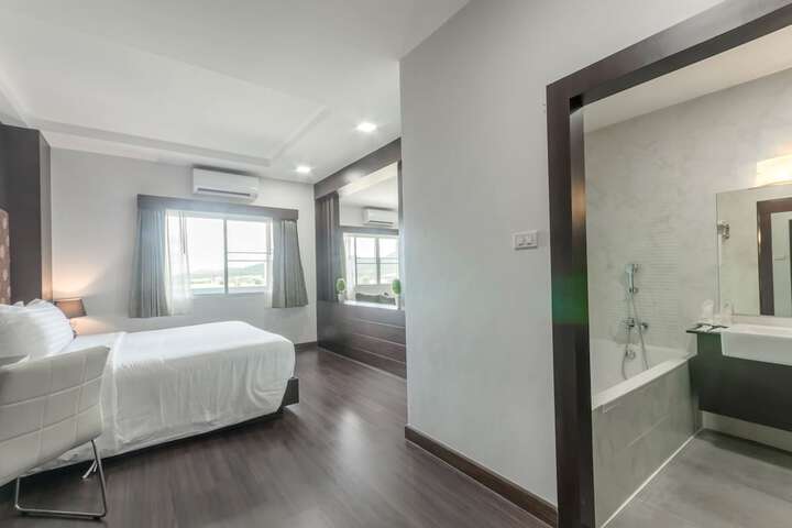 Room 32 of 66