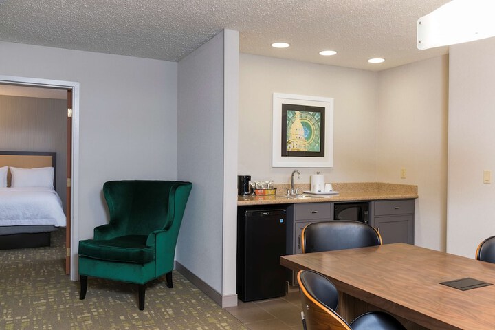 2 Queen Beds Hearing Accessible (7 of 23)