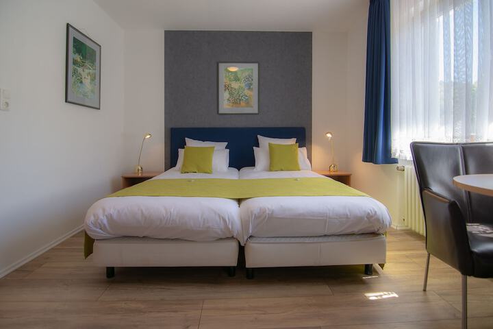 Room 2 of 60