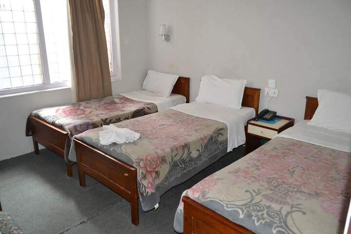Room 4 of 11