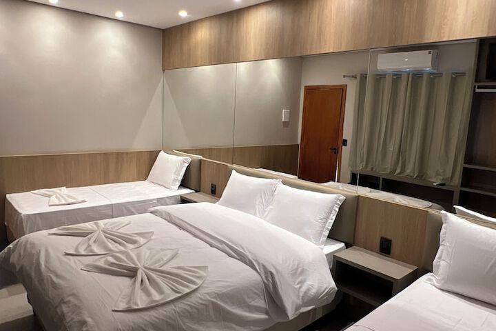 Room 8 of 102