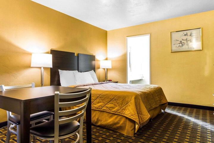 Standard Queen Bed Accessible (5 of 20)