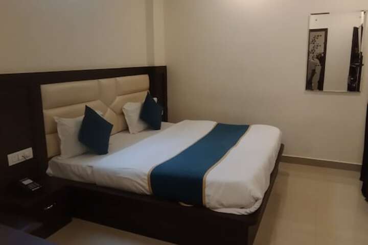 Room 4 of 28