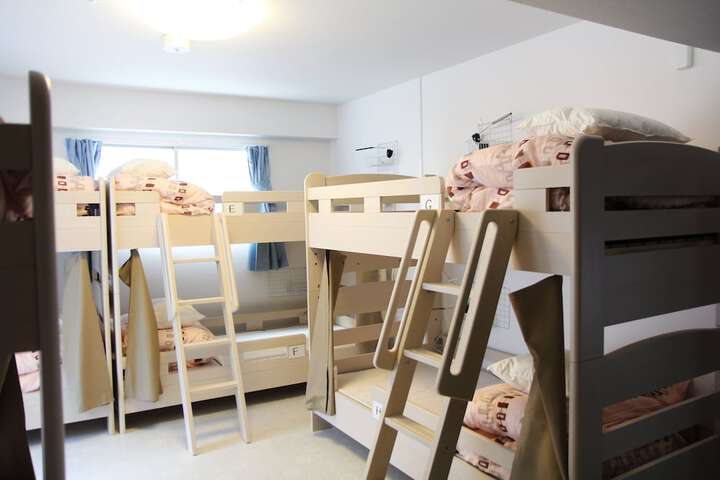 Room 6 of 68