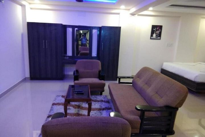 Room 4 of 7