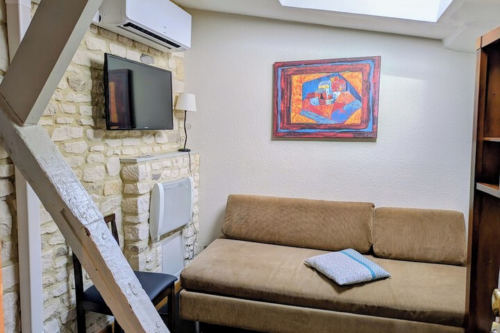 Room 8 of 35