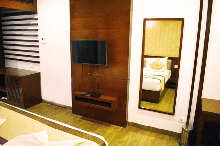Room 6 of 21
