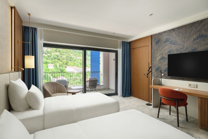 Room 26 of 148