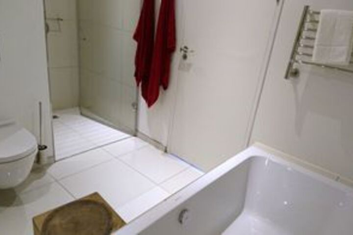 Room 3 of 18