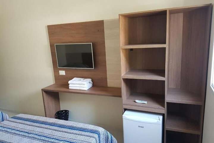 Room 5 of 12