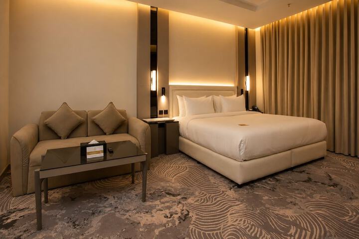 Room 7 of 32