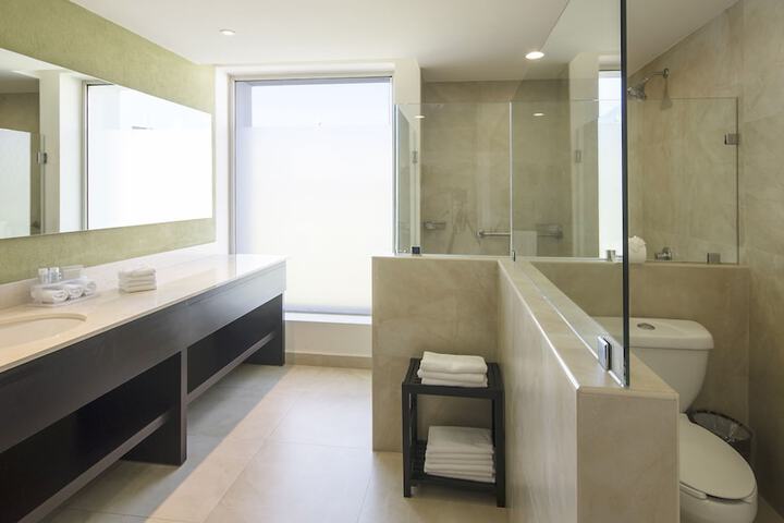 Room 4 of 107