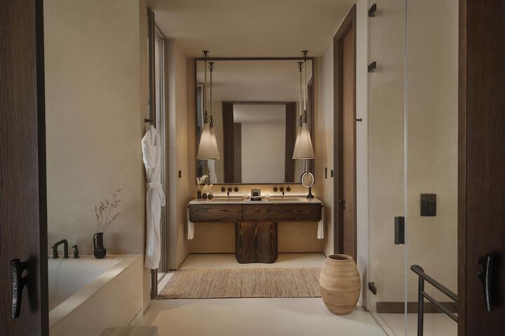 Room 46 of 172