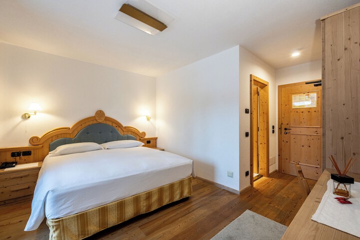 Room 2 of 24