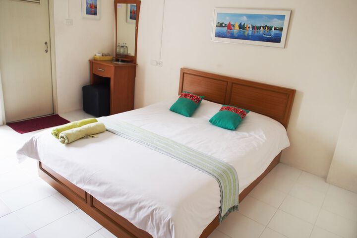 Room 9 of 38