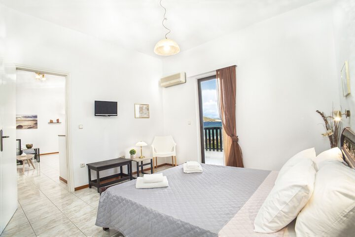 Room 4 of 98