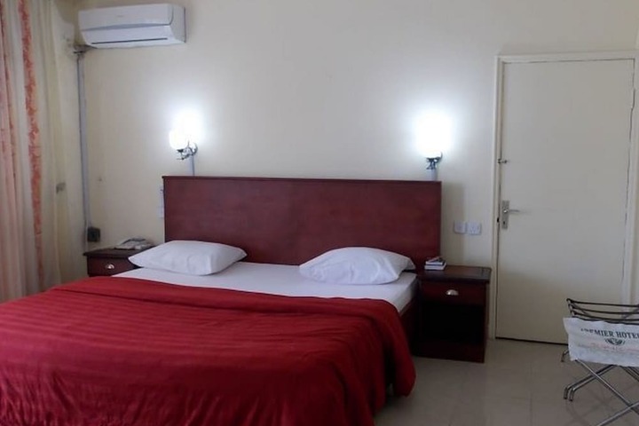 Room 4 of 27