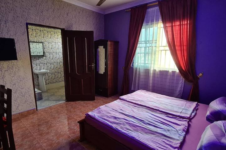 Room 5 of 10