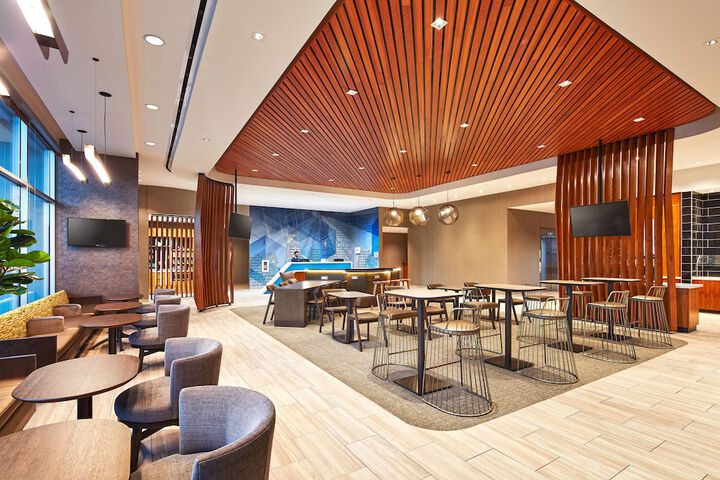 Lobby lounge