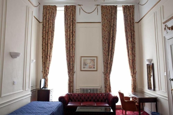 Room 22 of 48