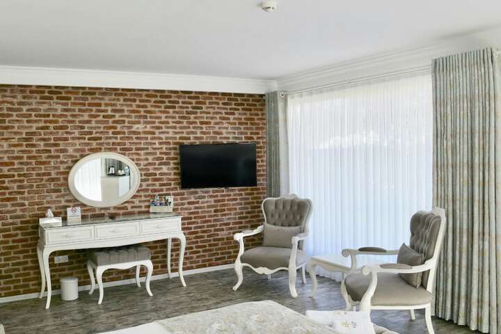 Room 34 of 106