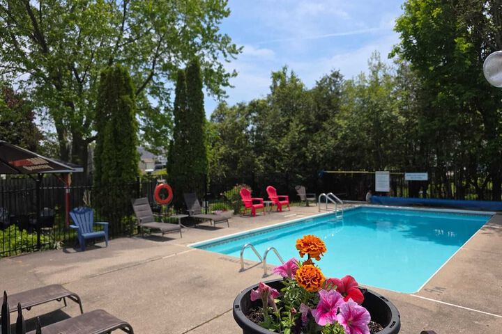 Pool 21 of 32