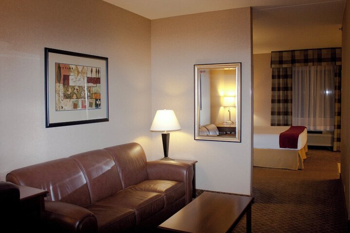 Room 43 of 100
