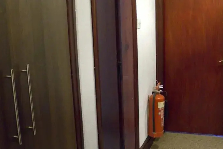 Room 5 of 15