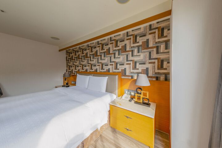 Room 6 of 24
