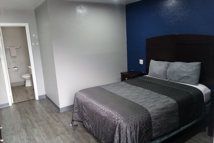Room 2 of 32