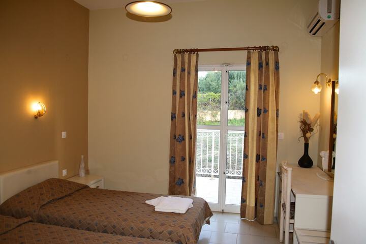 Room 27 of 106