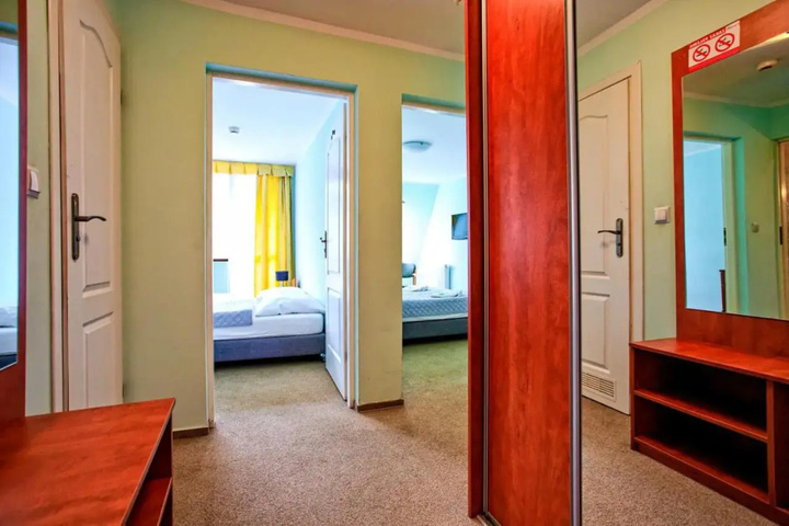 Room 4 of 22