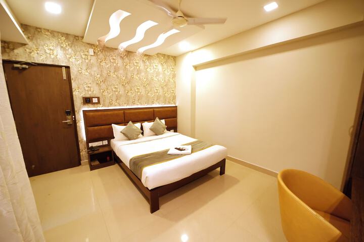 Room 7 of 30