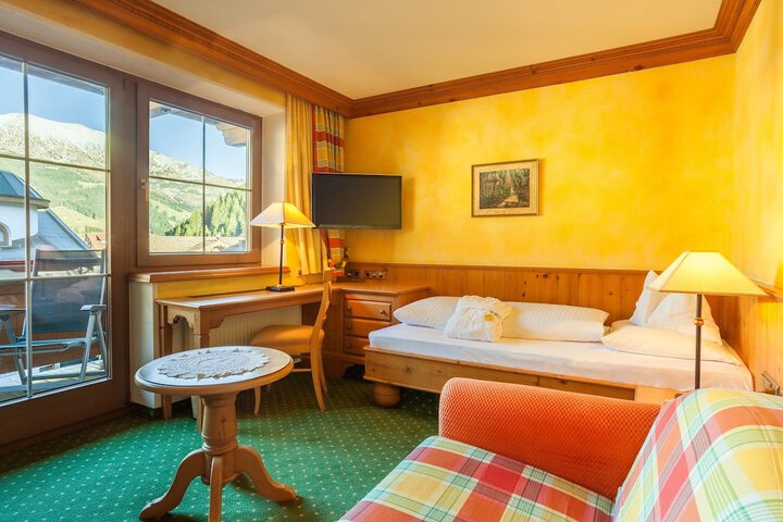 Room 16 of 43