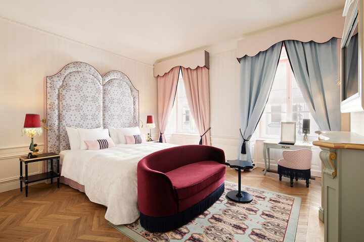 Room 15 of 60
