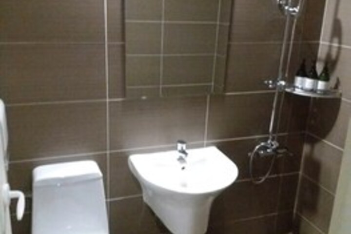 Room 4 of 18