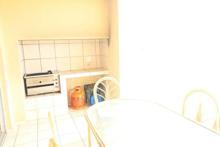Room 5 of 11