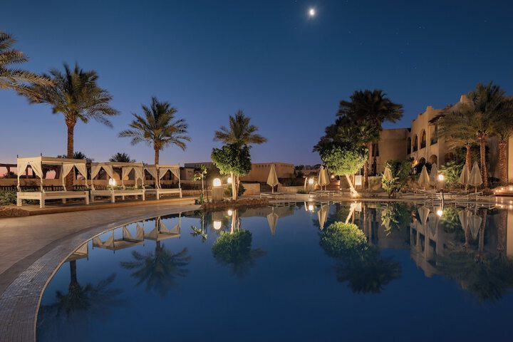 Hotel Pool