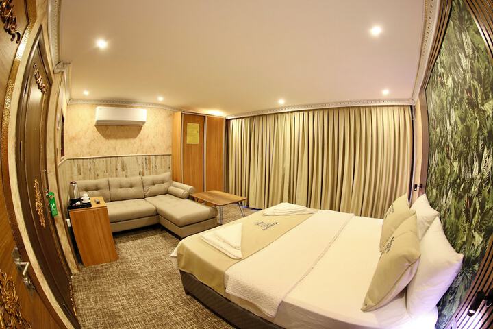Room 32 of 170