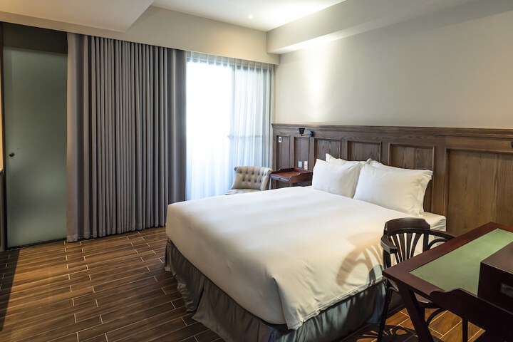 Room 21 of 243