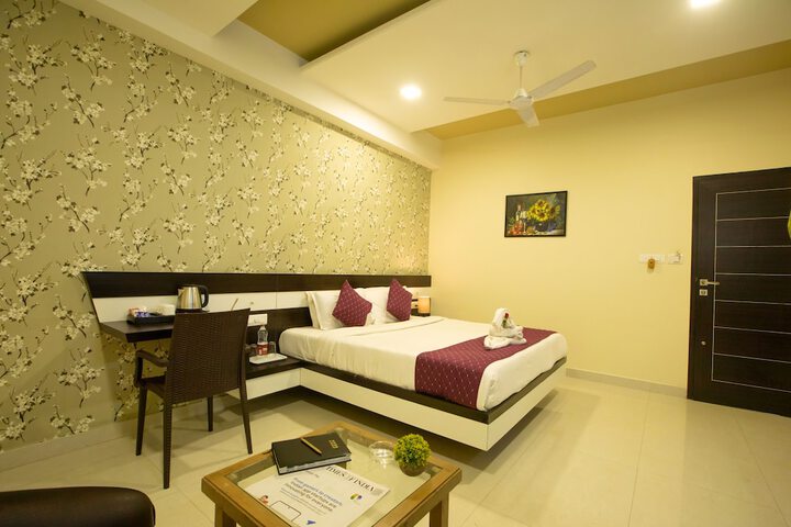 Room 27 of 38
