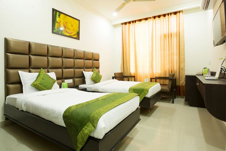 Room 6 of 32
