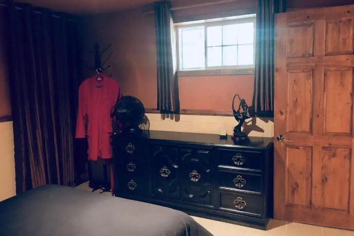 Room 3 of 15