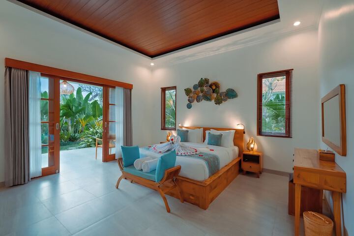 Room 6 of 28