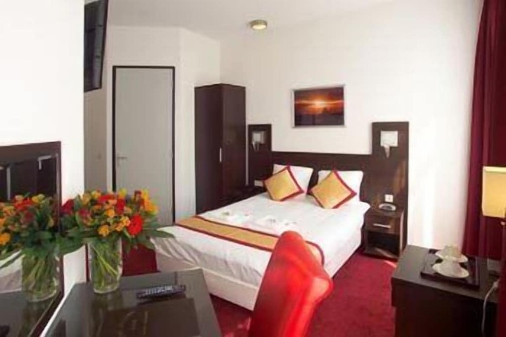 Room 12 of 60