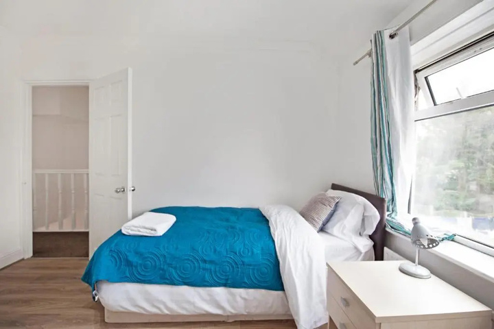 Room 2 of 5
